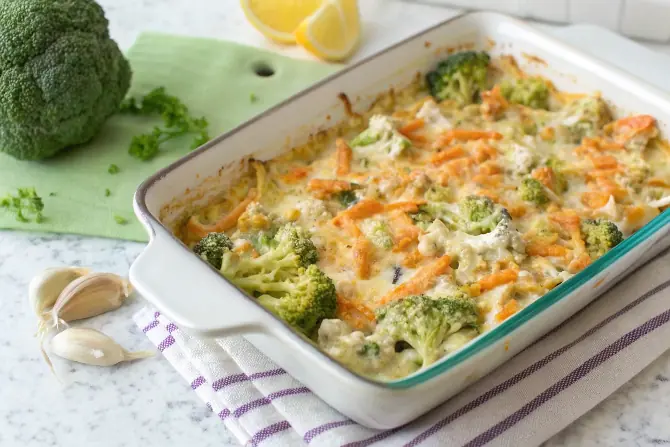 Creamy Healthy Chicken Broccoli Casserole image1